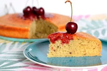 Bizcocho sin gluten con cerezas