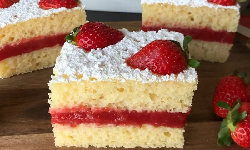 Bizcocho cremoso sin gluten de limón y fresa