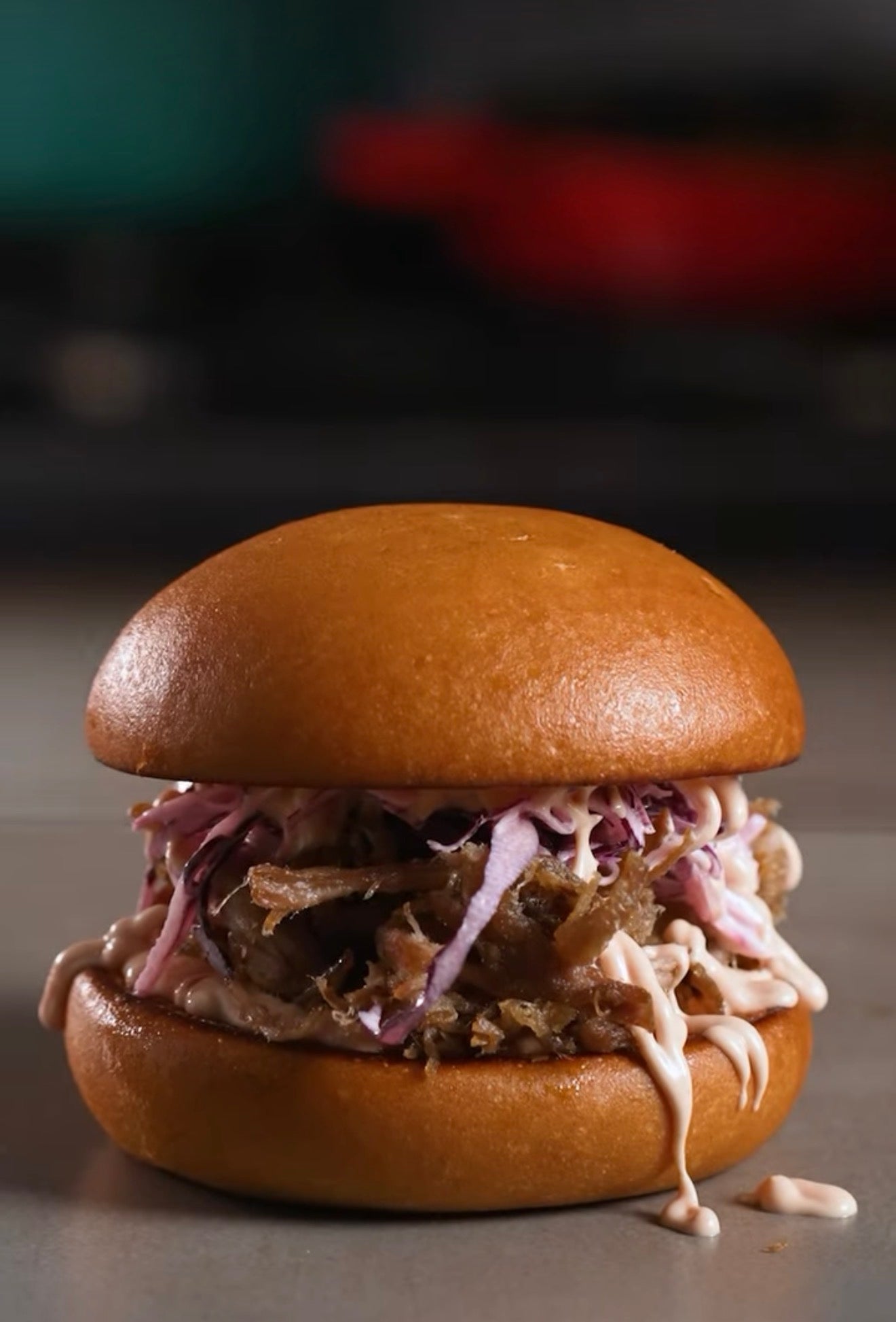 Pulled pork con ensalada coleslaw en pan búrguer brioche