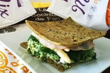 Pan de miga sin gluten con espinacas y relleno mediterráneo