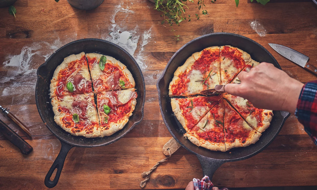 Base de pizza sin gluten en sartén